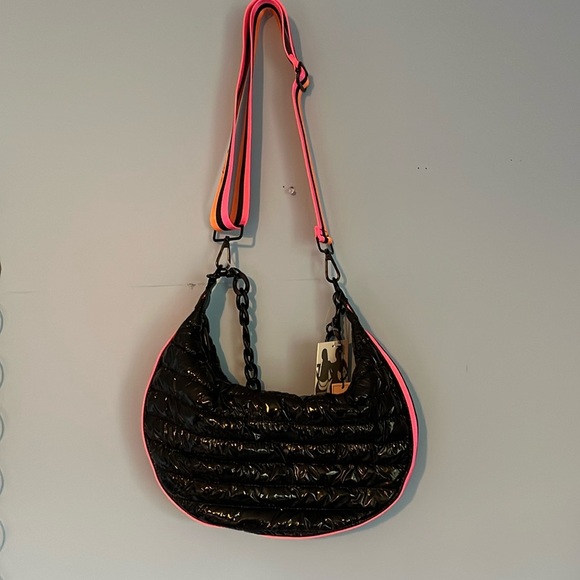 BCBGENERATION BLACK PUFFER CROSSBODY BAG WITH LINK CHAIN - Picture 14 of 16